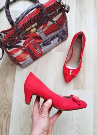 Шикарні замшеві туфлі човники на низькому каблуці червоні туфл...