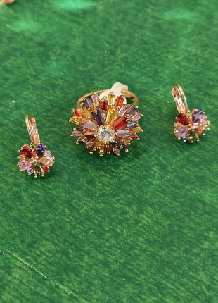 Позолоченные сережки с разноцветными камнями.