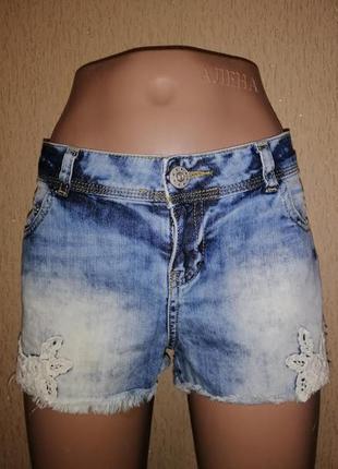 Стильні жіночі короткі джинсові шорти з бахромою і мереживо...