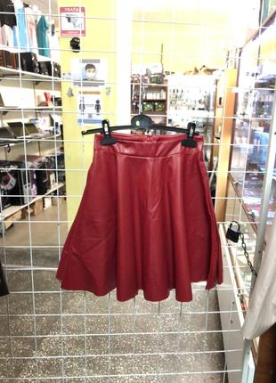 Красная юбка.