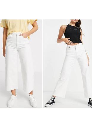 Базовые джынсы белые укороченные высокая посадка широкие джинсы