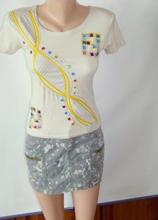 Распродажа футболка женская бежевая стрейч с крупными стразами