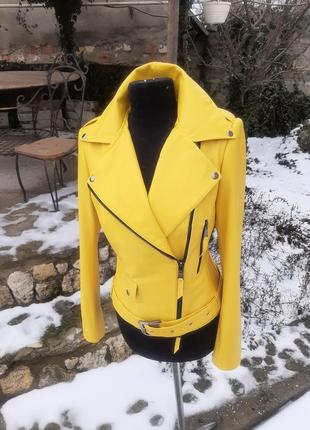 Жёлтая куртка косуха из натуральной кожи