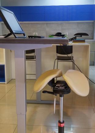 Salli Sway (КОЖА) - эргономичный стул седло позволяет сидящему...