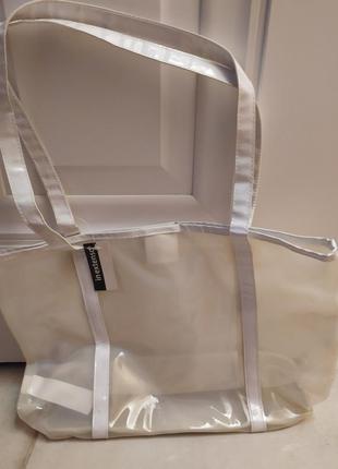 Прозрачная стильная лаковая сумка белая