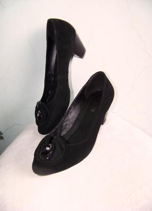 Замшеві чорні класичні туфлі на стійкому каблуці marinety 38р ...