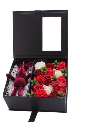 Подарочный набор зайчик с розами из мыла ручной работы красный