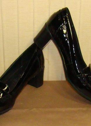 Туфли женские лаковые кожаные на каблуке m&s marks & spencer