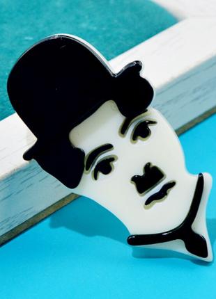 Брошь брошка крупная человек лицо акрил лиц Чарли Чаплин обьемная