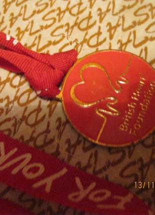Медаль металлическая сувенир из британии здоровье красная