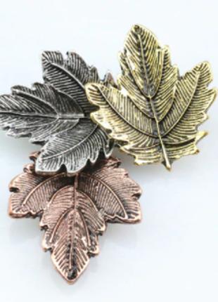 Брошь брошка металл кленовые листья три разных листика в одной...