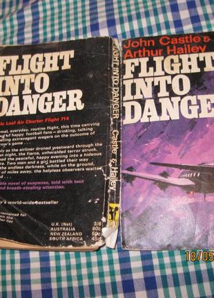 Книга английский язык старая flight into danger JOHN CASTLE
