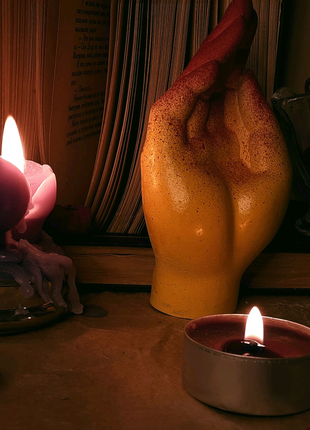 Рука свічка / свеча и статуетка