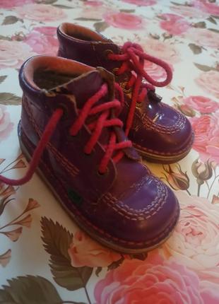 Детские фиолетовые лаковые кожаные ботинки, ботиночки деми kic...