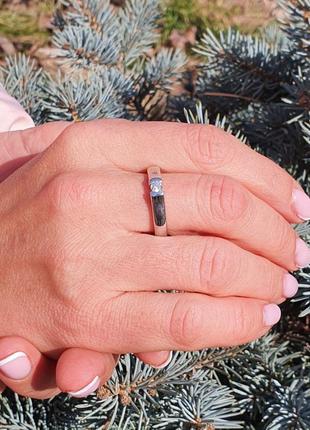 Серебряное кольцо с большим бриллиантом