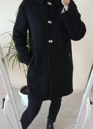 Плотное пальто из шерсти с кашемиром