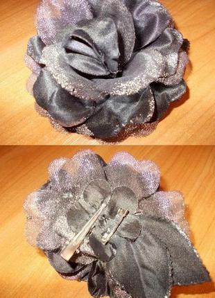 Заколка-брошка цветок с блестками серебристо-черная
