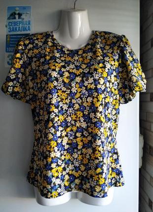 Блуза,футболка в цветочный принт 44-46 р