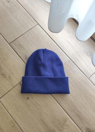 Теплая темно-синяя трикотажная шапка унисекс