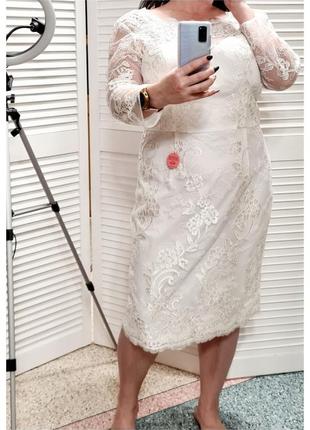 Красивое белое платье из органзы с вышивкой chi chi london