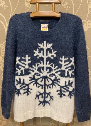 Очень красивый и стильный брендовый вязаный свитер.