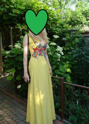 Нарядное платье с вышивкой  isabel garsia размер м
