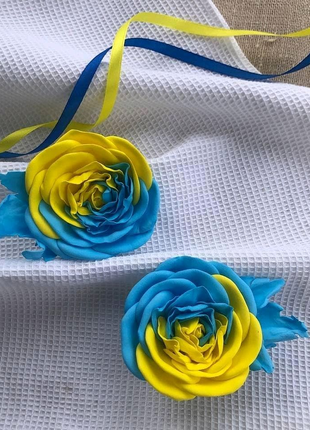 Резинки з жовто-блакитними квітами