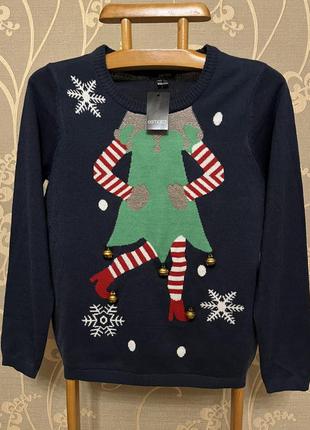 Дуже красивий і стильний брендовий светр з новорічним малюнком.