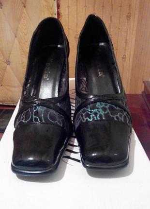 Модельные черные лакированные туфли бренд maria