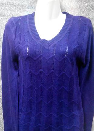 Джемпер фиолетового цвета модной ажурной вязки