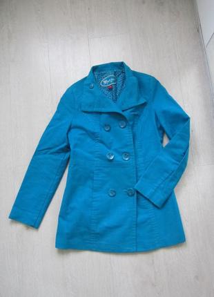 Вкорочене пальто насичено синього кольору
