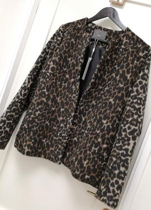 Стильное полу пальто в леопардовый анималистичный принт