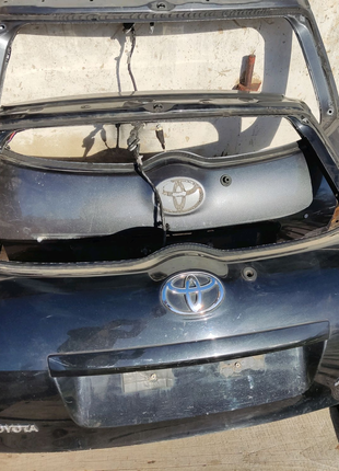 Toyota auris 2007-2012 кришка багажника ляда