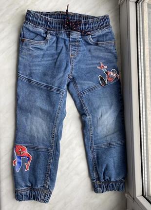 Плотные утеплённые джинсы на флисе spider-man на 4 года.