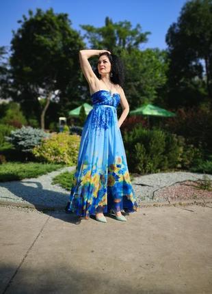 Нежно-голубое шифоное платье