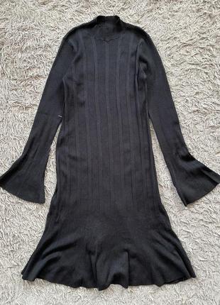 Платье мини черная в рубчик расклешенное платье