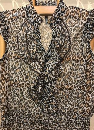 Очень красивая и стильная брендовая блузка леопардовой расцветки.