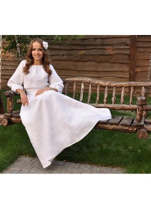 Белое платье-вышиванка с нежной вышивкой "белым по белому"