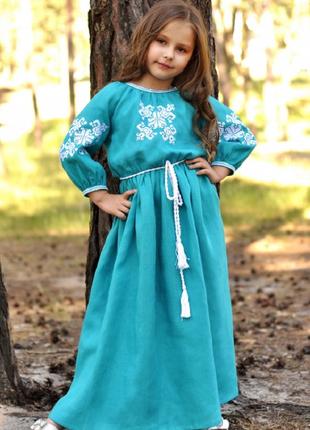 Длинное детское платье из льна для праздничных событий