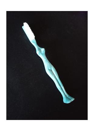 Зубная щетка женская фигура