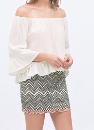 Стильная юбка с геометрическим принтом zara