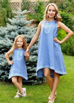 Комплект вышитых платьев оригинального кроя для мамы и дочки