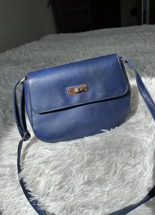 Маленька сумочка темно-синя через плече довгими класична сумка