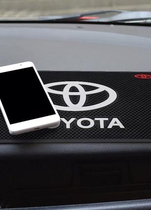 Антиковзаючий килимок на панель авто Toyota (Тойота)