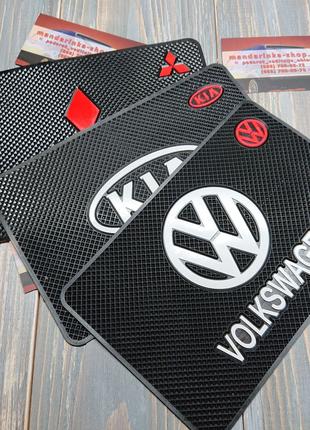 Антиковзаючий килимок на панель авто Volkswagen (Фольксваген)