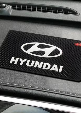 Антискользящий коврик на панель авто Hyundai (Хюндай)