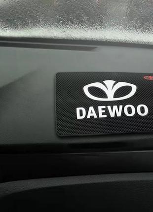Антискользящий коврик на панель авто Daewoo (Дэу)