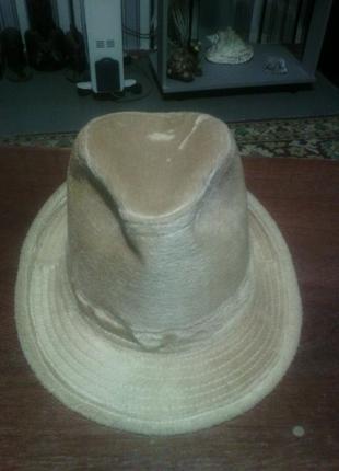 Шляпа федора вербльюжего цвета из ткани под мех новая, но есть...