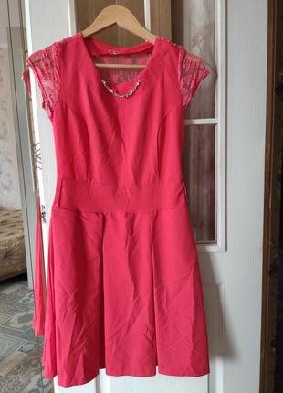 Розовое платье 42 44 размер с кружевом