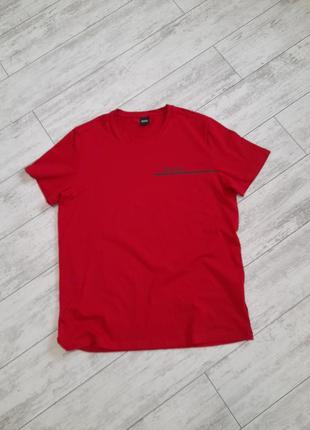 Красная хлопковая футболка